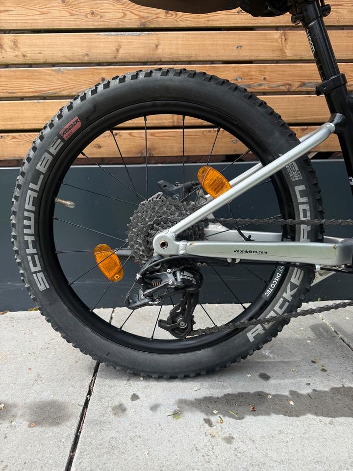 Woom 4 Off Air Black 20"