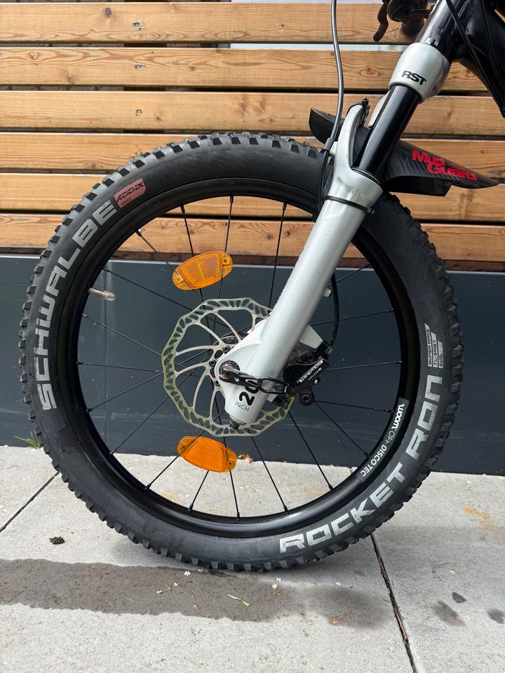 Woom 4 Off Air Black 20"